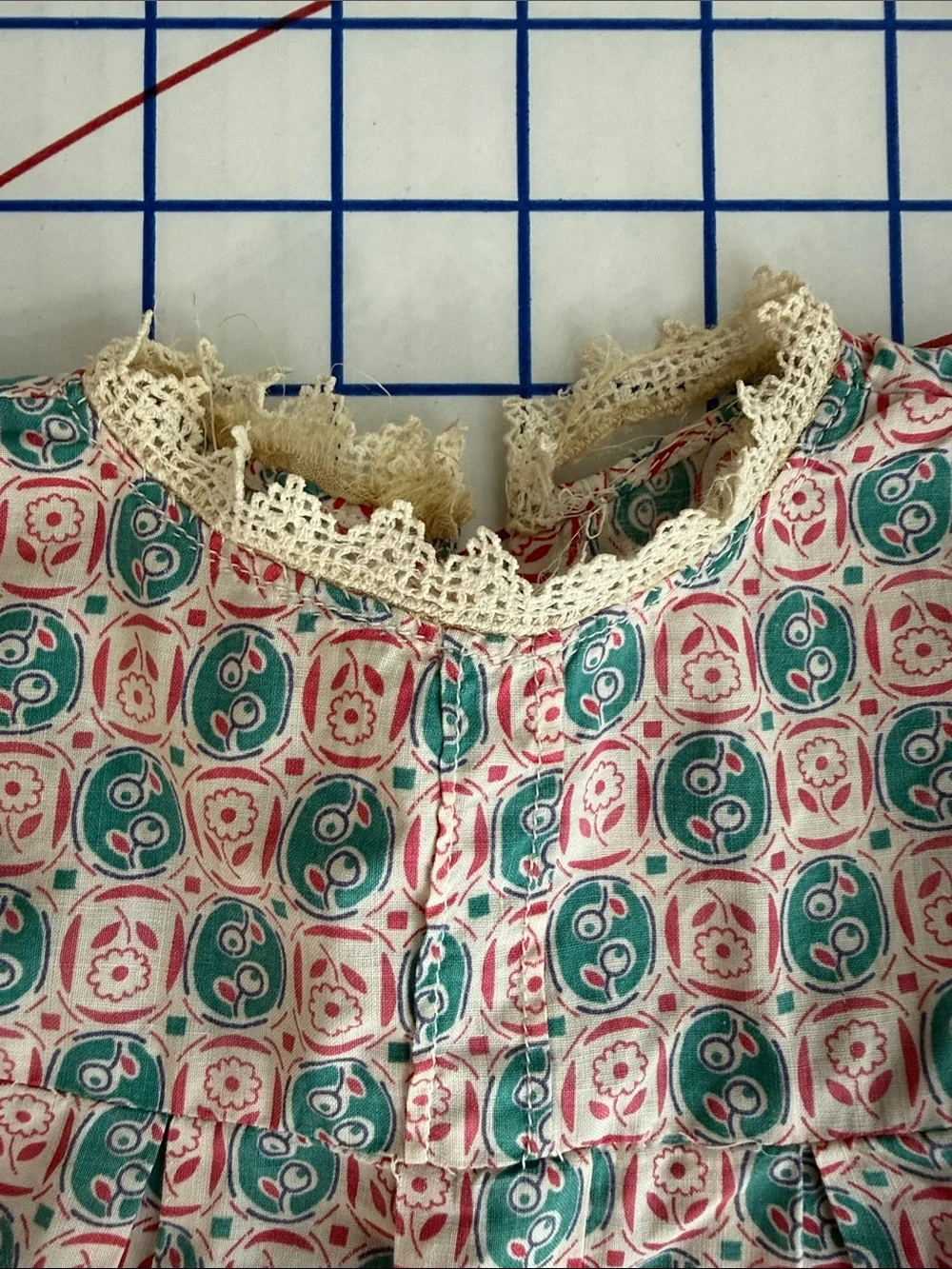 1930s 40s Vintage Cotton Child’s Dress Cutter Fabric Novelty Floral Print